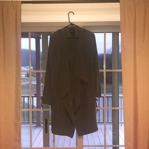 Light weight hunter green mid length trench coat